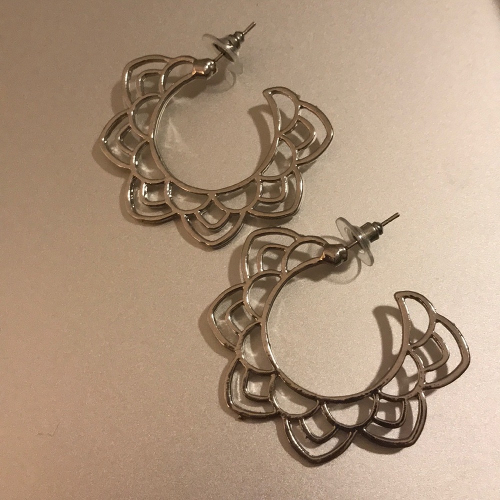 Flower Earrings NWOT